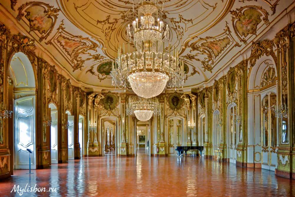 Картинка залы. Зимний дворец Санкт-Петербург бальный зал. Англия 19 век бальный зал. Бальный зал дворец Пушкино. Рококо дворец в Царицыно.