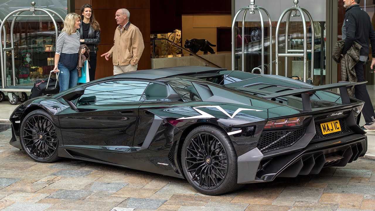 Машина Lamborghini Aventador SV