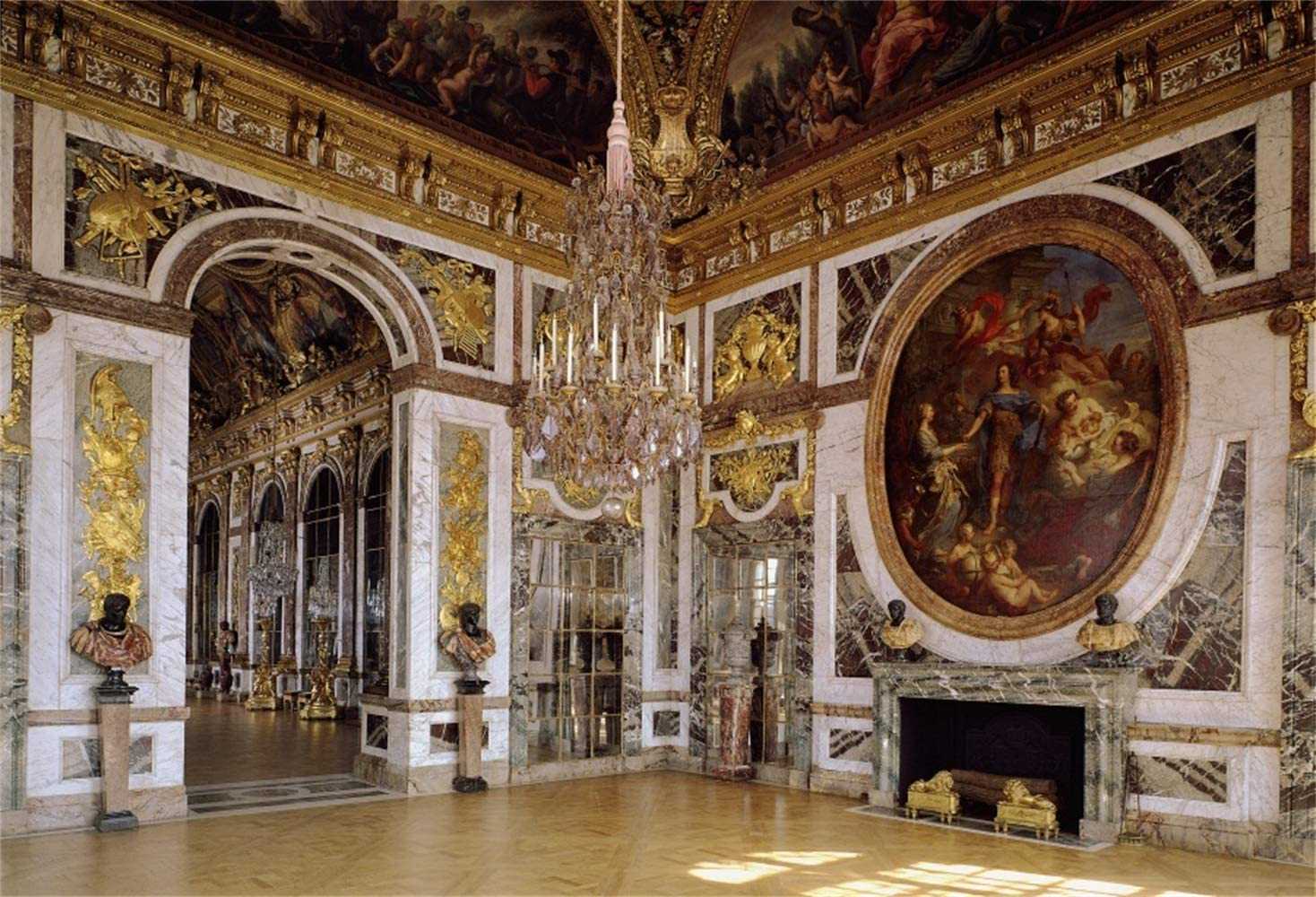 Стиль Людовика XIV, также называемый французским классицизмом, был стиль архитектуры и декоративного искусства, предназначенный для прославления короля Людовика XIV и его правления Он отличался величием, гармонией и регулярностью Он стал официальным стиле