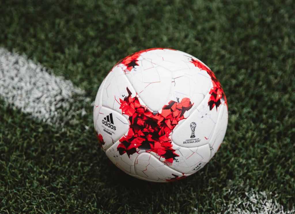 Знакомим с официальным мячом Кубка Конфедераций 2017 в России - adidas Krasava