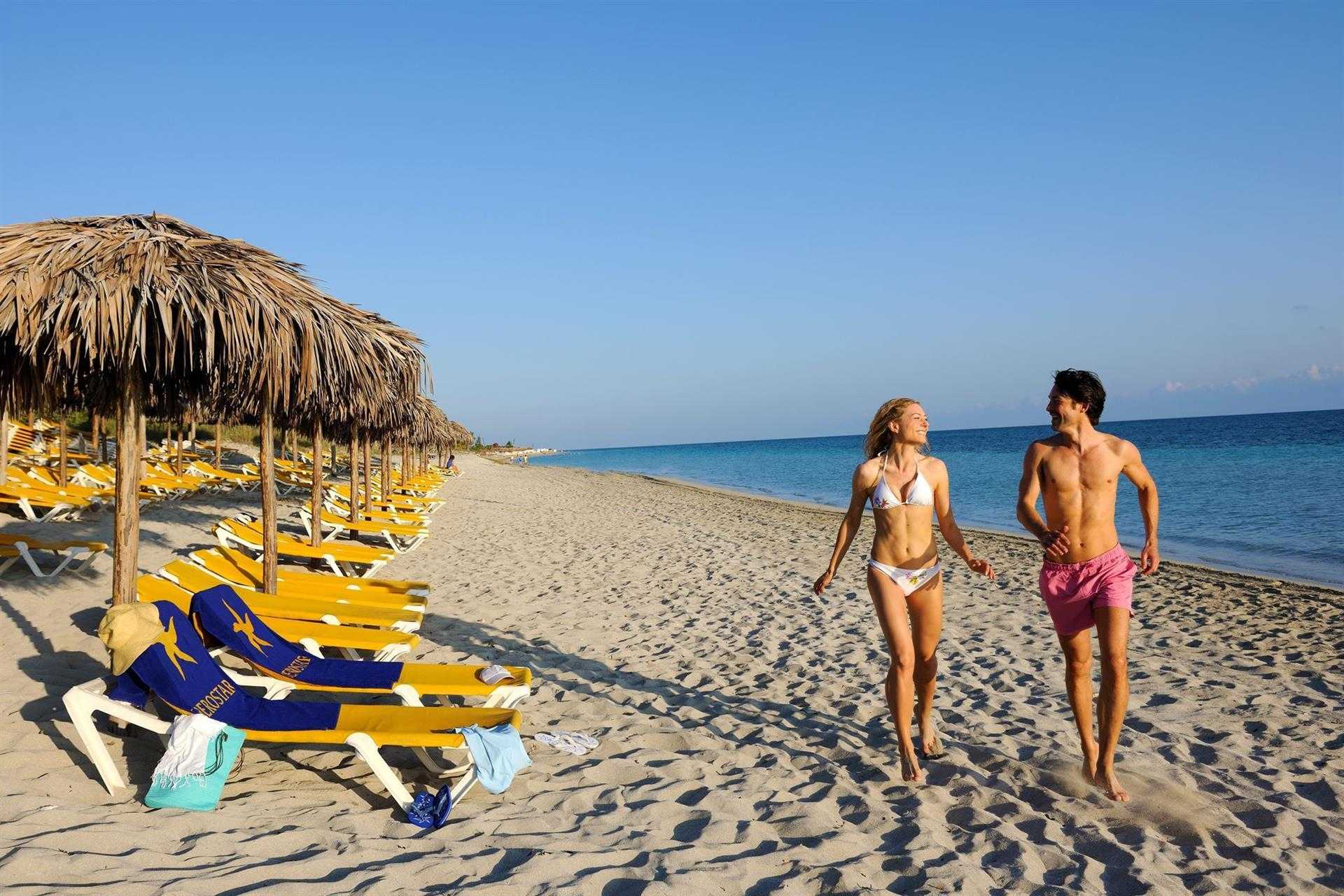 Где отдыхать в мае недорого. Куба курорты. Куба Варадеро туристы. Путешествие на Кубу. Куба в ноябре.