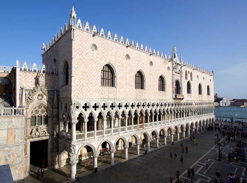 13 примеров неповторимой готической архитектуры италии