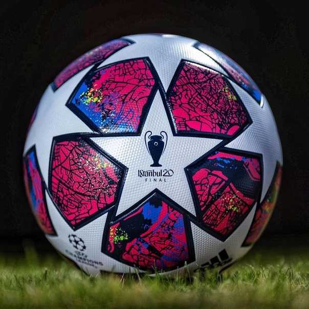 Уефа представил официальный мяч финала лч-2021/2022 с надписью "мир"