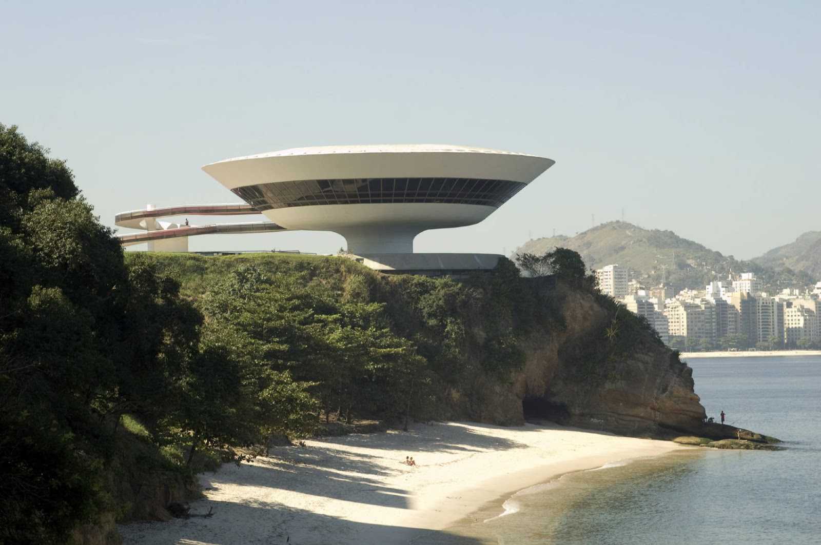 96 странных зданий в мире, которые показывают, где современные архитекторы не сдерживали свою фантазию
