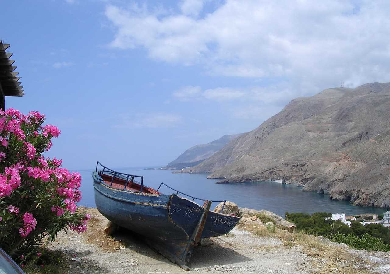 Греция в апреле: погода, температура моря, лучшие курорты - 2022