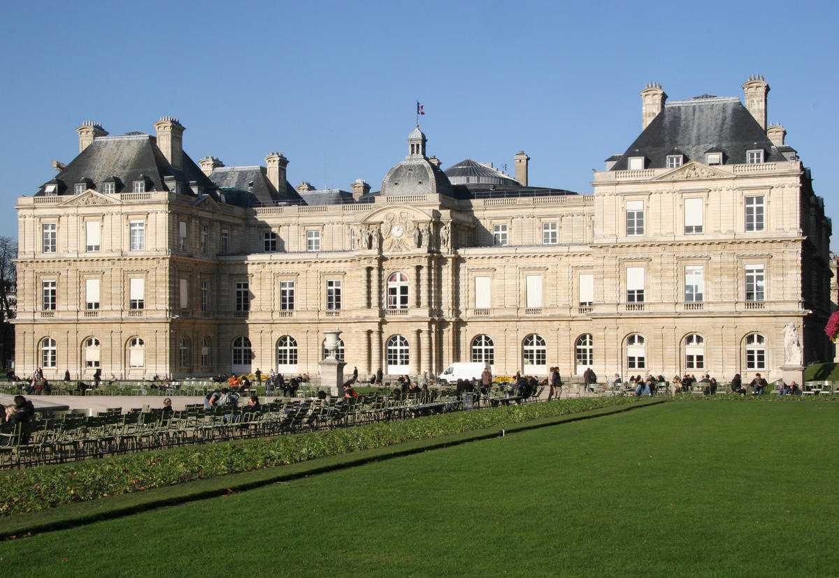 Дворцы в париже