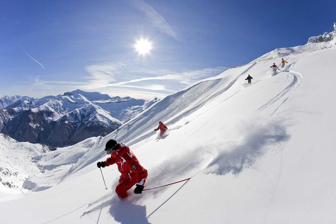 Skiing pictures. Красная Поляна горнолыжный курорт. Домбай горнолыжный курорт. Домбай лыжники.