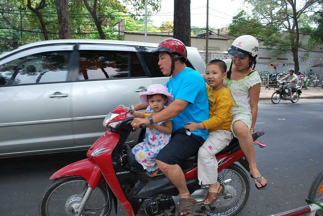 Транспортные средства передвижения в нячанге – скутеры: особенности аренды, условия