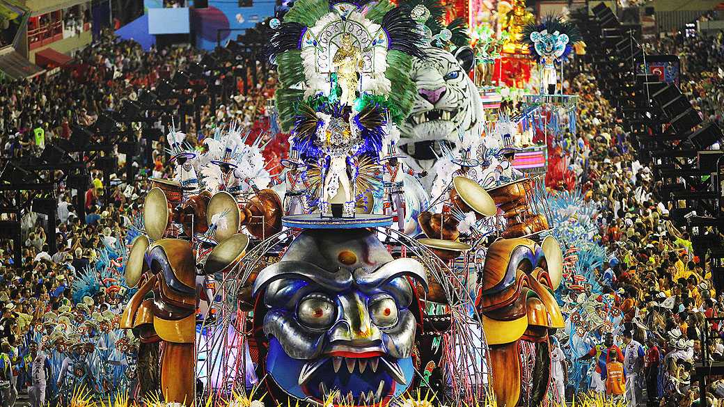 Поставь карнавал. Карнавал в Рио-де-Жанейро. Карнавал в Сан Паулу. Бразилия Рио де Жанейро достопримечательности карнавал. Фестиваль в Сан Паулу.