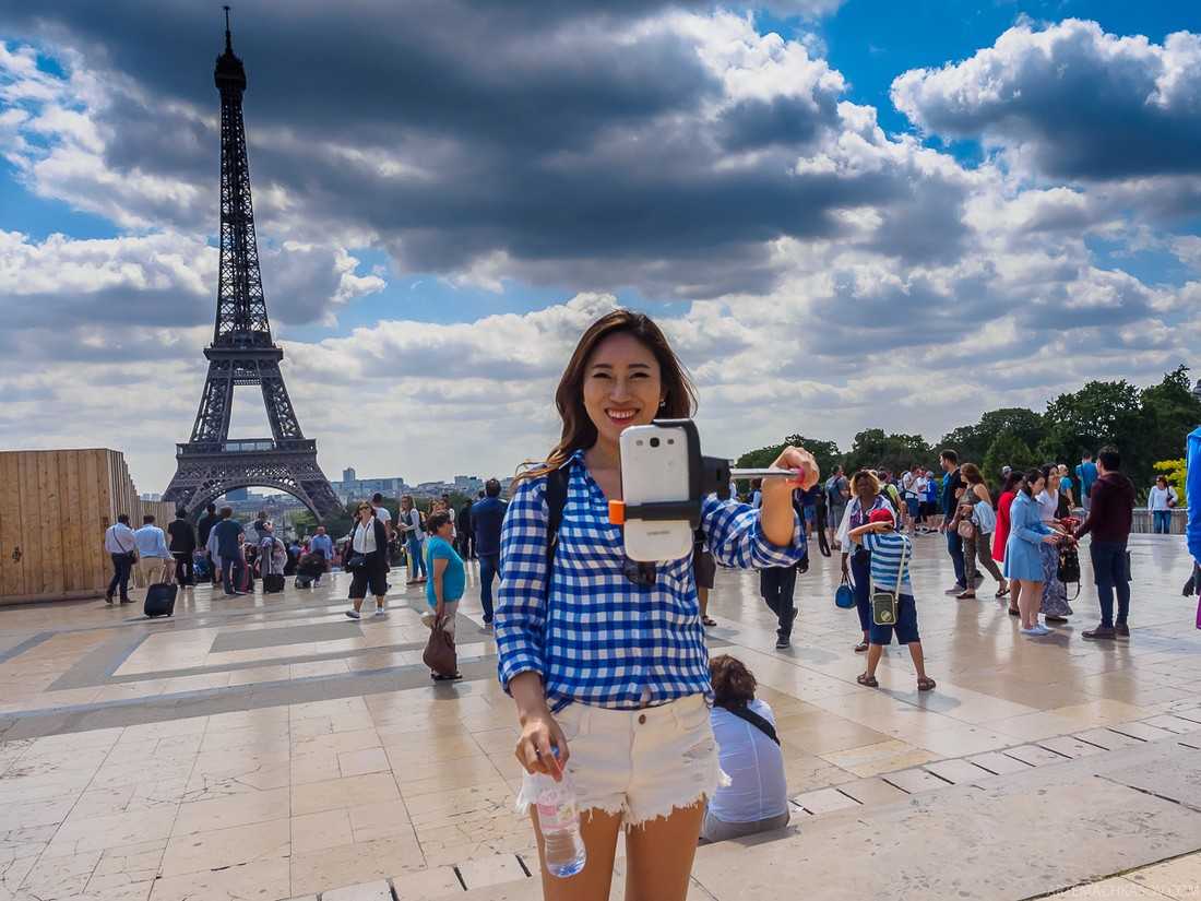 Туристы в париже