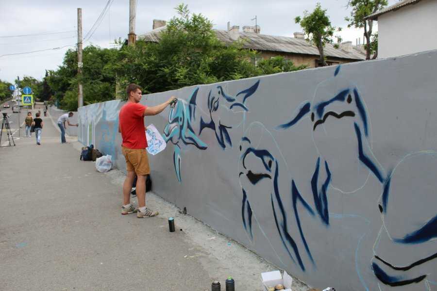 В севастополе художники опять прокололись на граффити | forpost